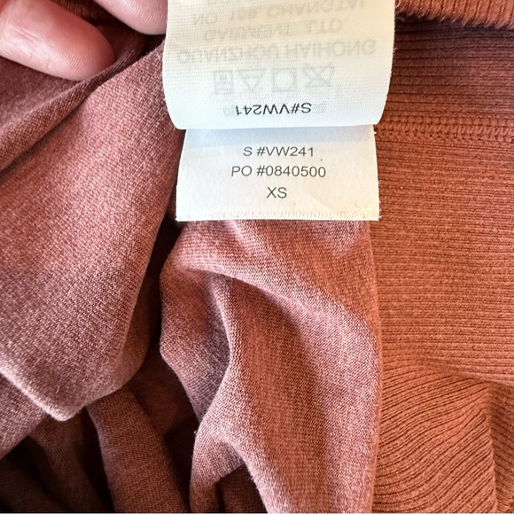 Women’s Dream Crew Vuori Long Sleeve Top - Size Small - Picture 7 of 9